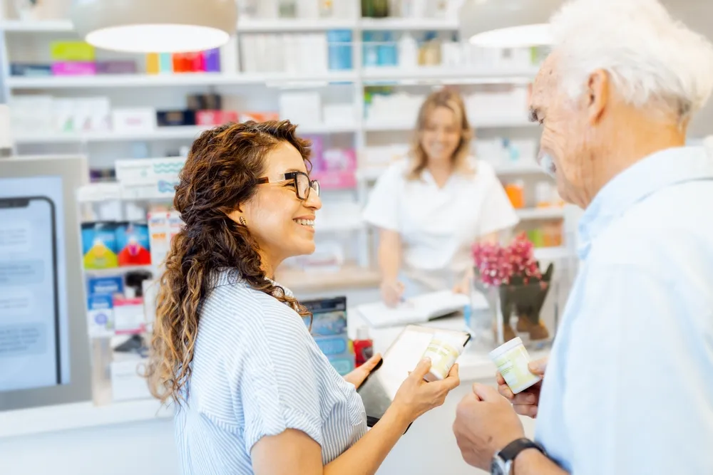 Saiba como o relatório clínico fortalece a confiança do paciente e diferencia sua farmácia no mercado de serviços em saúde.